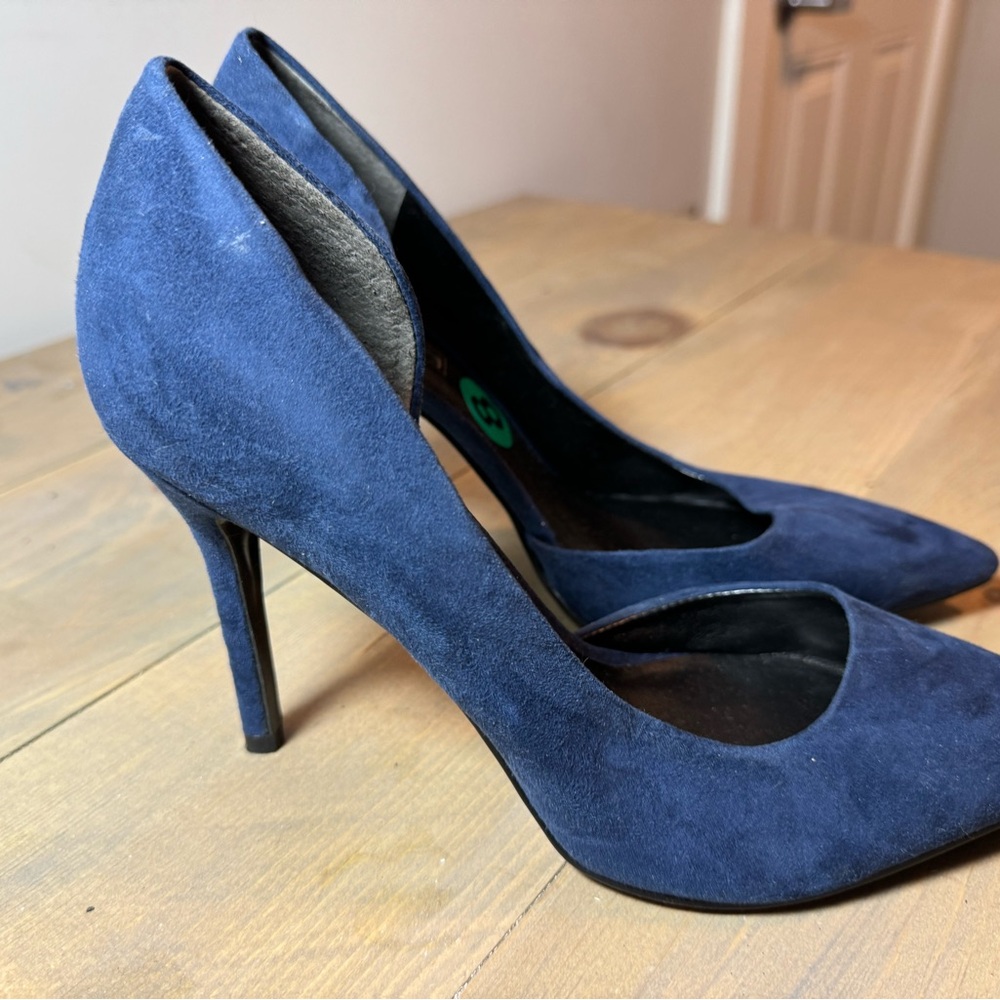 Guess blue suede pumps